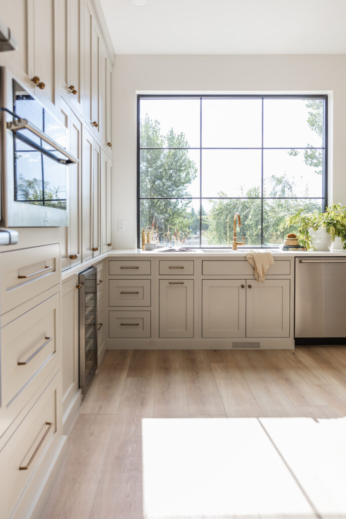 a photo of a scullery kitchen that mainly acts as an independent workspace and is equipped with appliances